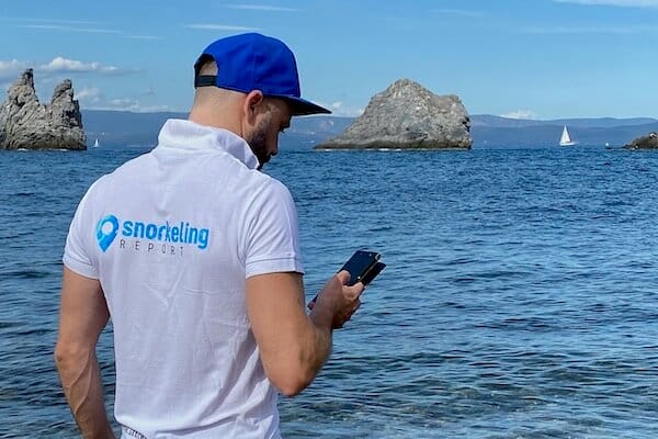 Snorkeler locating spot on his smartphone